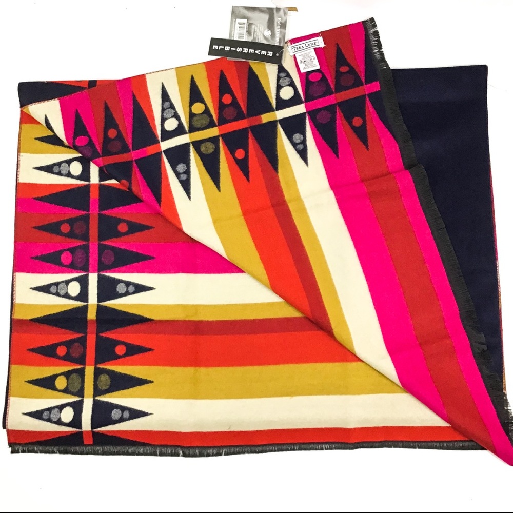 Reversible Geometric Pattern Scarf - Picture 2 of 5